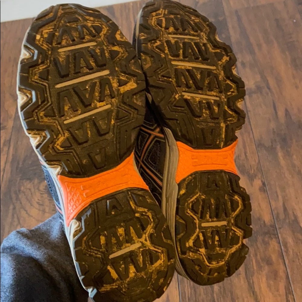 Women’s ASICS - Picture 2 of 6